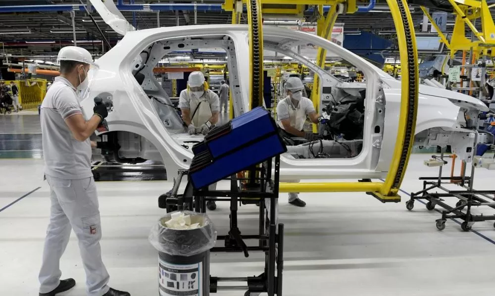 Indústria fecha 2025 com alta de 0,6%, pressionada pelos juros altos