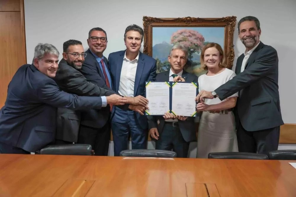 Assinatura de acordo para investimentos nos campi do IFPR de Curitiba e Maringá. Foto: Gil Ferreira/SRI.