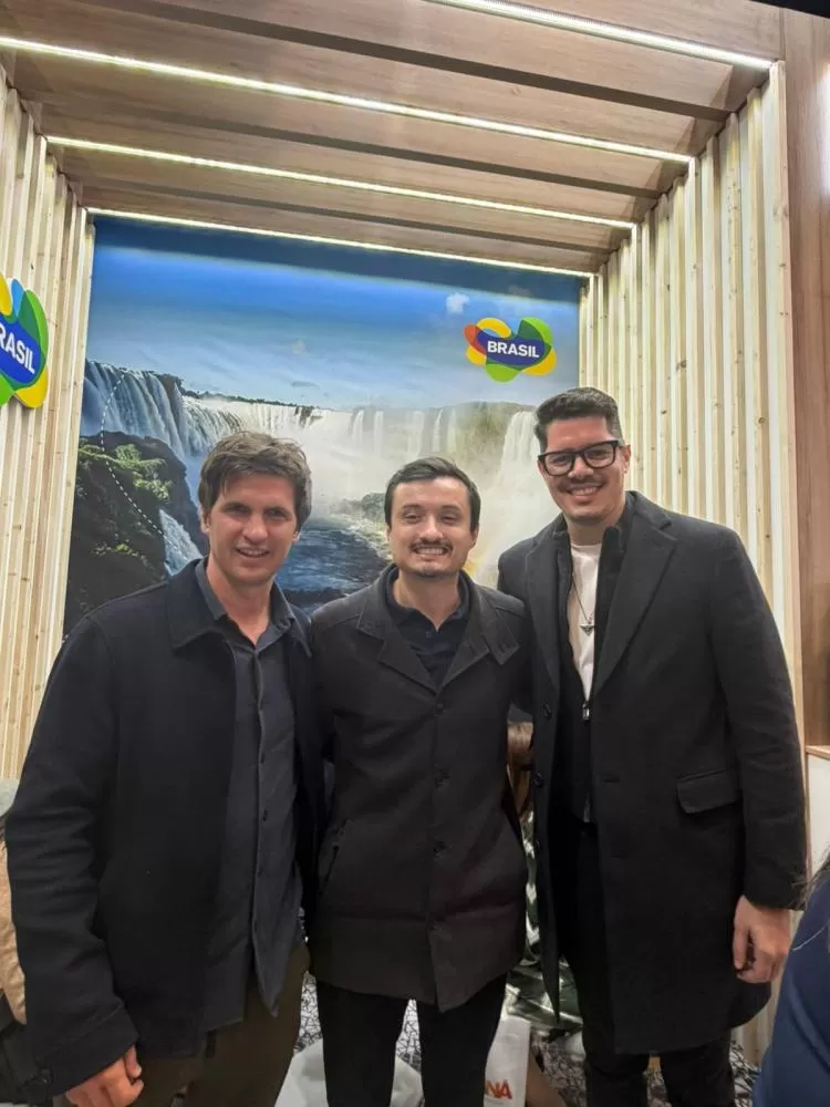 Presentes no evento da Embratur o cofundador da Beautiful Destinations, Nick Evans; secretário de Turismo de Foz do Iguaçu, Jin Petrycoski; e o Diretor Regional da Beautiful Destinations, Felipe Augusto S. Pires.