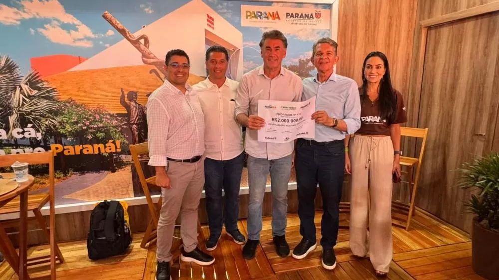 Assinatura do termo de liberação de R$ 2 milhões em recursos destinados a revitalização da Rua Engenheiro Rebouças em Foz.