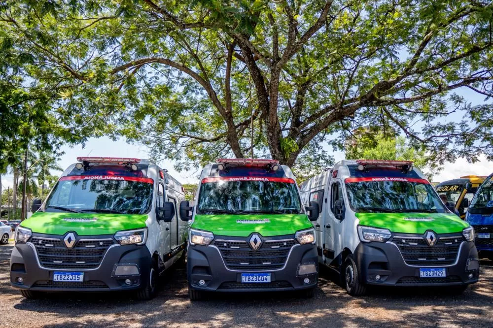 As novas ambulâncias integram um programa estadual de fortalecimento da rede de urgência, ampliando o atendimento à população.