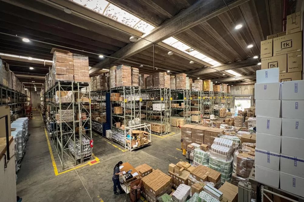 Estado já distribuiu mais de 6 milhões de insumos em 2026 para as 22 Regionais de Saúde