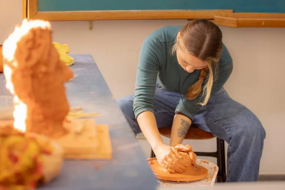 Piano, cerâmica e pintura: inscrições para cursos da UEPG para comunidade estão abertas