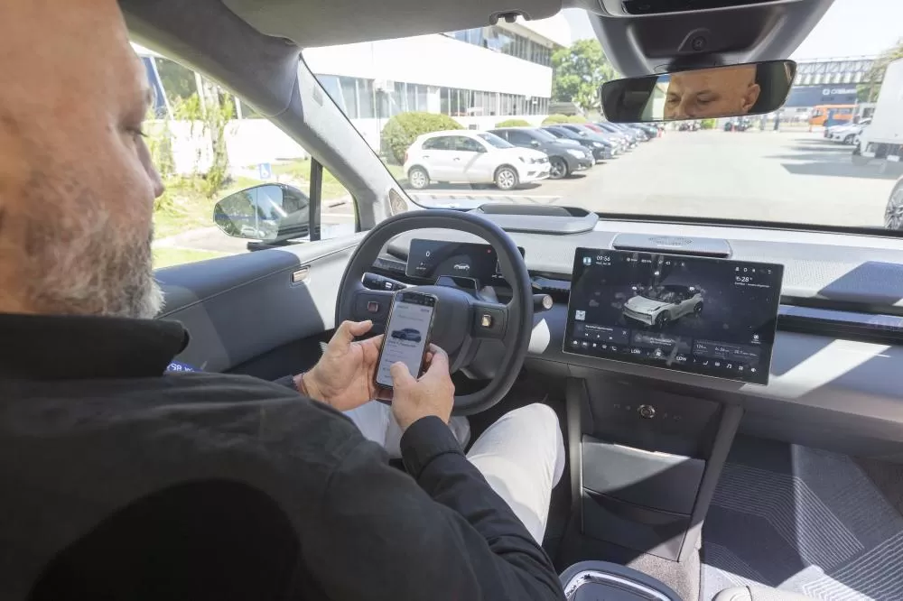 CURITIBA; 28/01/26; Técnicos do TECPAR mostram o funcionamento da Tokenização de veículos do DETRAN-PR; Foto: Hedeson Alves/TECPAR Foto: Hedeson Alves/Tecpar