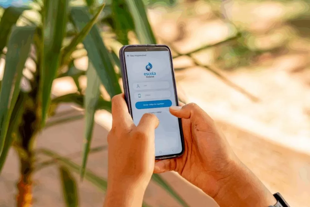 A plataforma EducaFoz, permite que pais e responsáveis possam acompanhar notas, frequência e atividades escolares em tempo real.