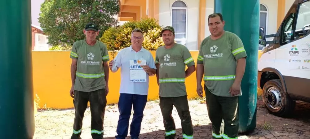 O catador Gilmar da Silva é o segundo da direita pra esquerda. Foto: Ana Paula Cigolini