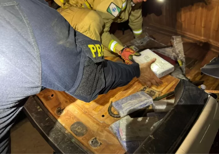 PRF apreende mais de 130 kg de drogas de alto valor escondidas em veículos no Paraná