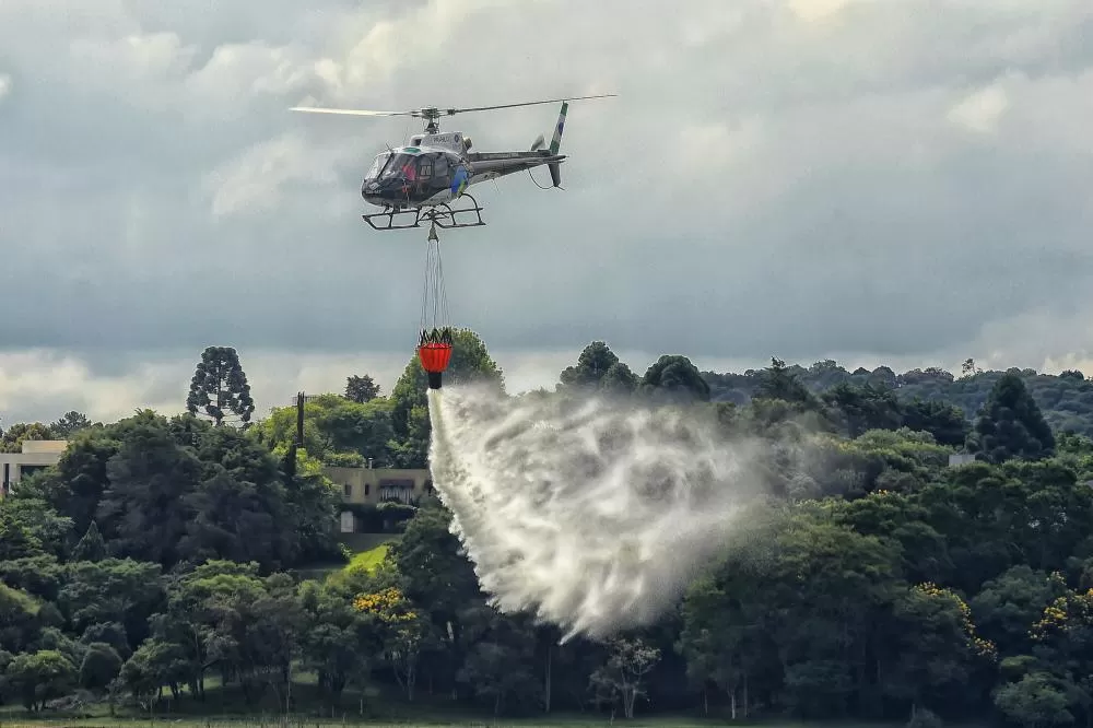 Centro de Operações Aéreas do Instituto Água e Terra (COA-IAT) finalizou curso de capacitação de combates a incêndios com helicóptero Foto: Denis Ferreira Netto/SEDEST