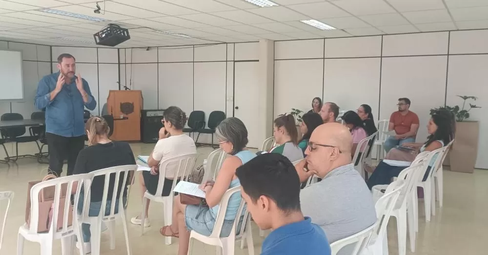 Secretaria de Educação realiza reunião de alinhamento com diretores de escolas e CMEIs