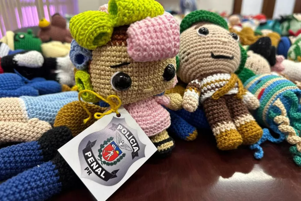 Mulher Segura: bonecos de crochê feitos por custodiados serão distribuídos nos parques Foto: SESP