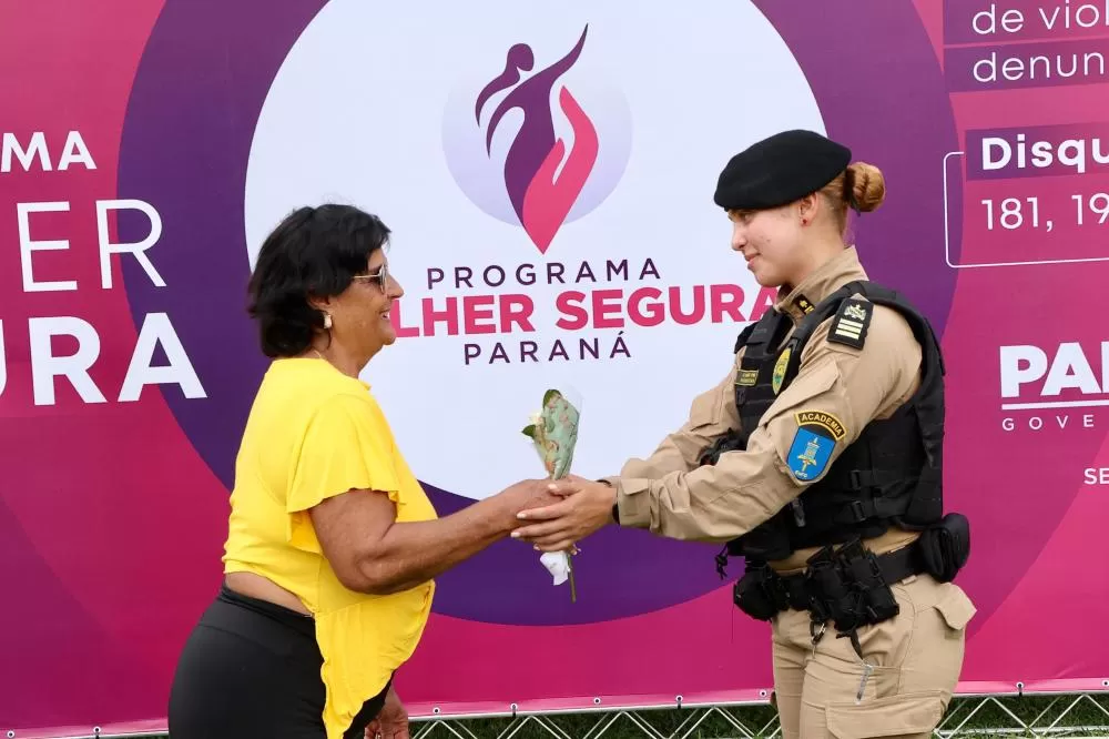 Forças de segurança do Paraná realizam ação de conscientização sobre o combate à violência contra a mulher Foto: Paulo Vieira/Sesp. Ricardo Almeida/Sesp.