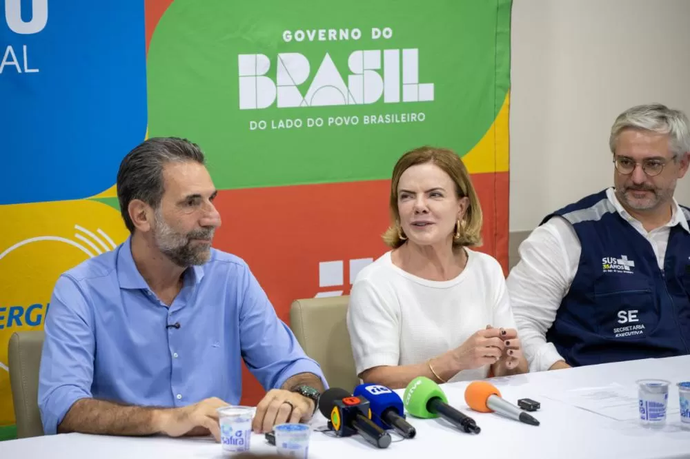 Enio Verri, Gleisi Hoffmann e o secretário-executivo do Ministério da Saúde, Adriano Massuda. Foto: William Brisida/Itaipu Binacional.