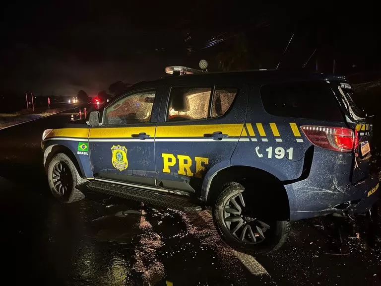 PRF prende motorista bêbado após colisão com viatura em Maringá (PR)