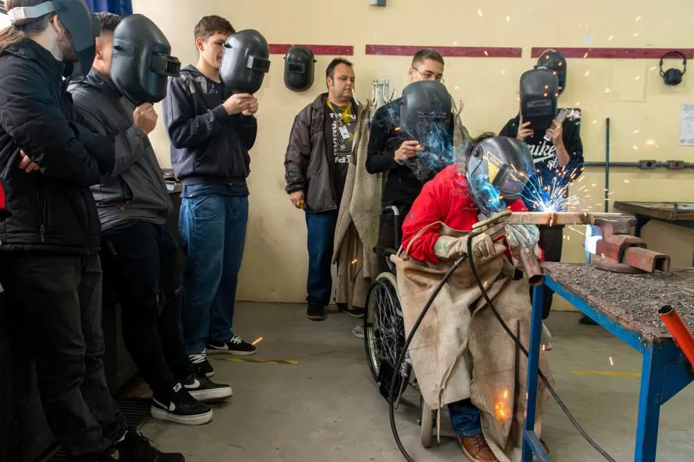 Ensino técnico da rede estadual do Paraná impulsiona estudantes ao mercado de trabalho Ensino técnico da rede estadual do Paraná impulsiona estudantes ao mercado de trabalho Foto: Lucas Fermin/SEED