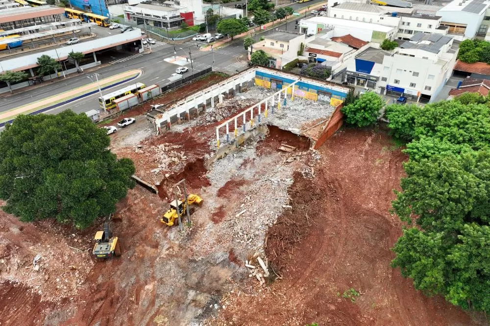 Com limpeza e sondagem do solo, obras do Terminal Metropolitano de Londrina começam a ganhar ritmo Foto: Ricardo Ribeiro/AEN