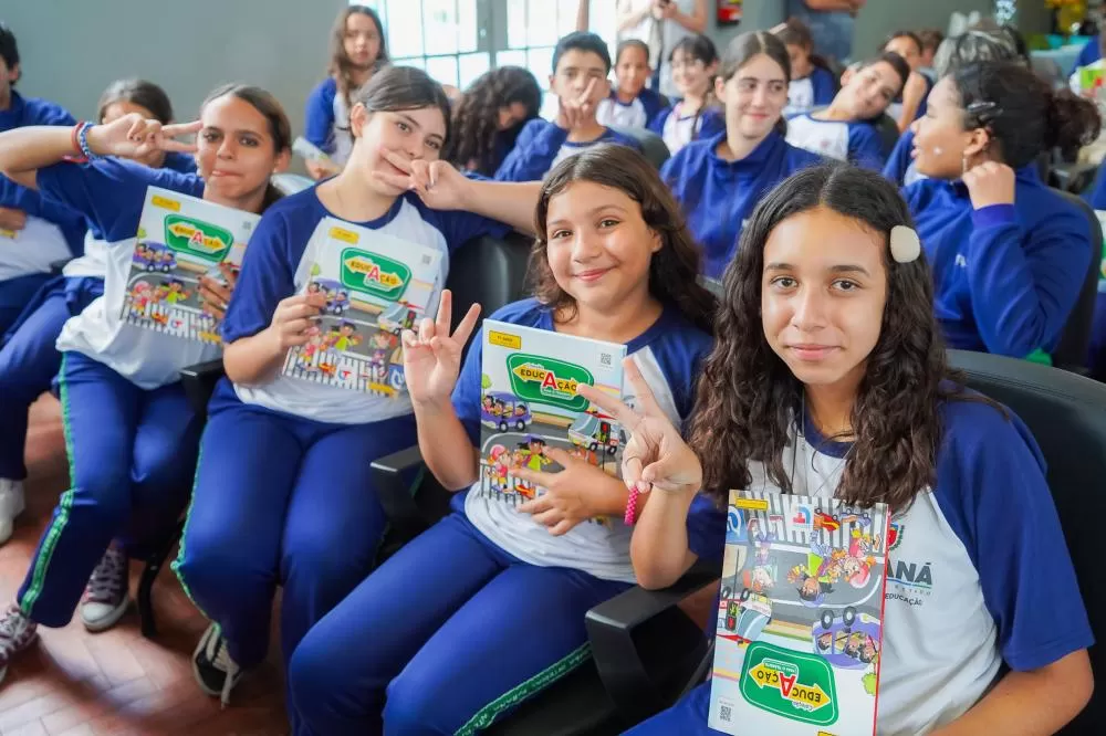 Escolas integrais recebem material de educação para o trânsito Foto: Silvio Turra/SEED