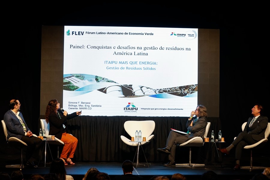 Colega abordou sobre a integração entre segurança hídrica e resíduos sólidos. Fotos: Sebastião Moreira/EFE