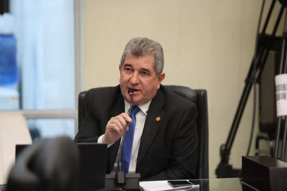 Deputado Bazana repudia parecer da PGR contra escolas especializadas e articula defesa a modelo do Paraná