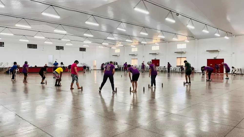  Entre as atividades oferecidas pelo Centro de Convivência do Idoso está a ginástica que atrai um número grande de participantes.