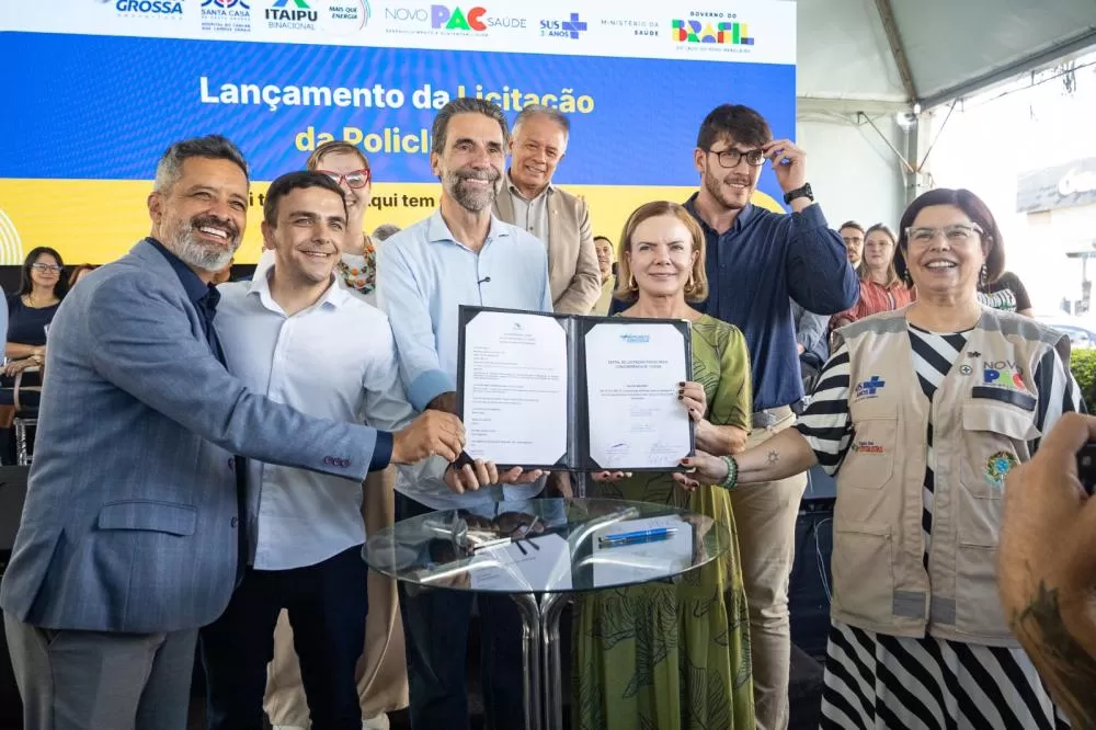 Autoridades fazem a entrega da reforma da maternidade. Foto: Bruno Henrique/Itaipu Binacional