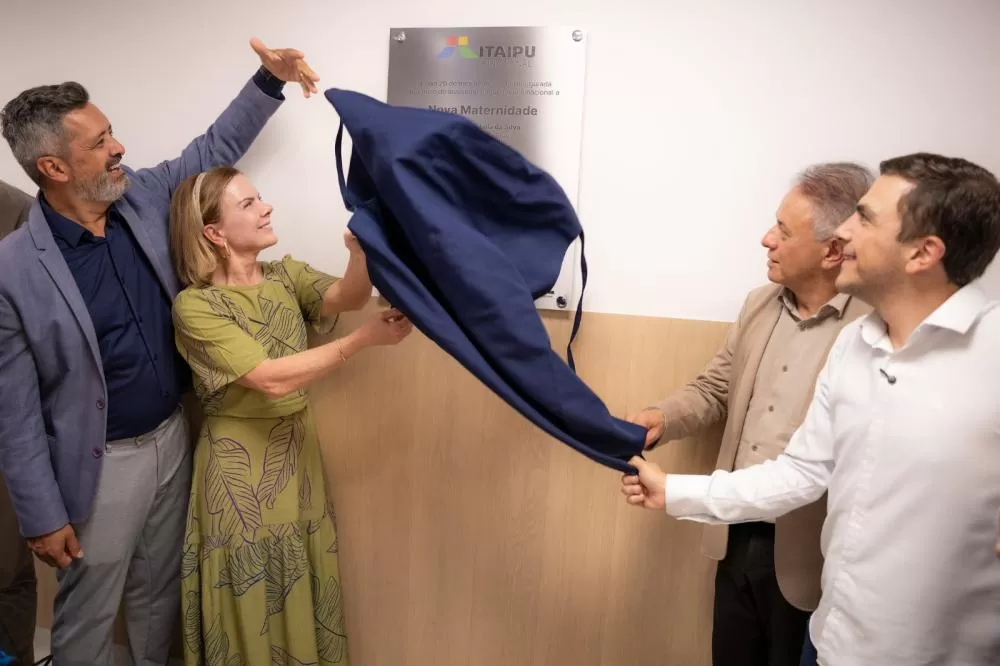 No Paraná, ministra Gleisi Hoffmann acompanha entregas do Novo PAC para saúde, educação e habitação