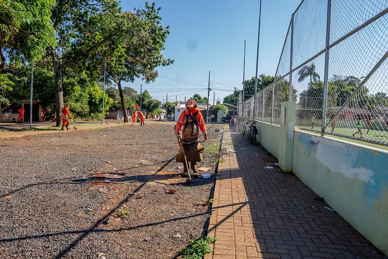 Mega mutirão de limpeza pública na Região Norte de Foz do Iguaçu começa com número expressivo de entulhos recolhidos
