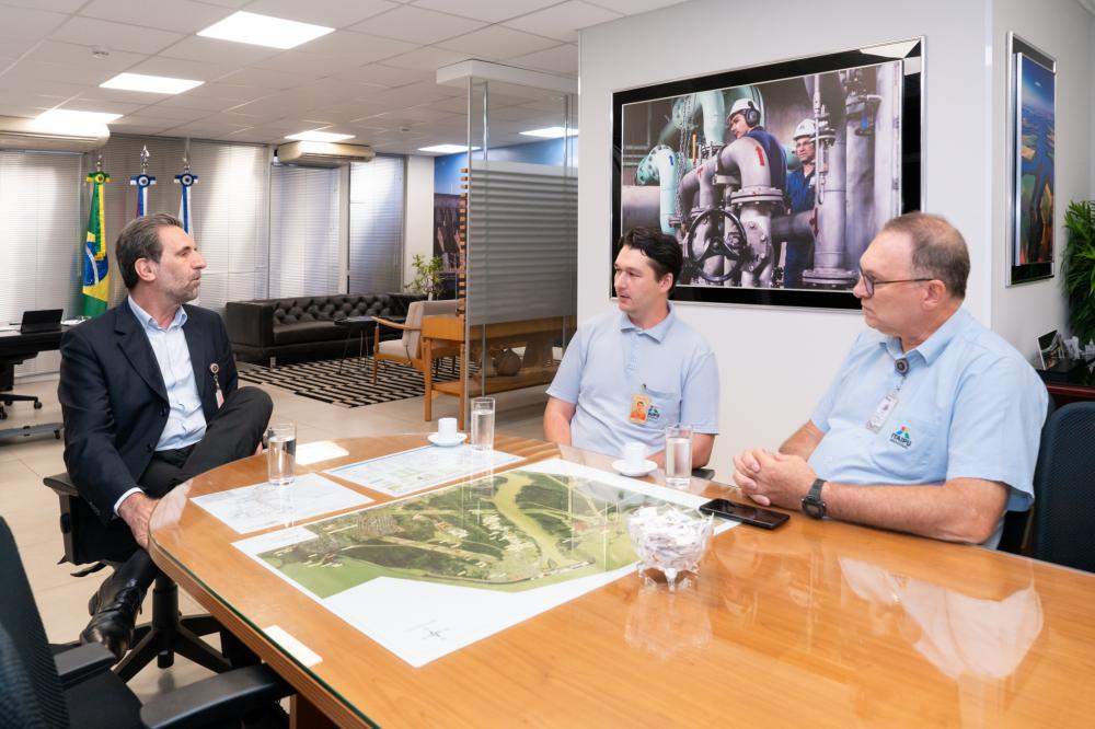 Em clima descontraído, eles conversaram sobre o trabalho que desempenham na Itaipu.