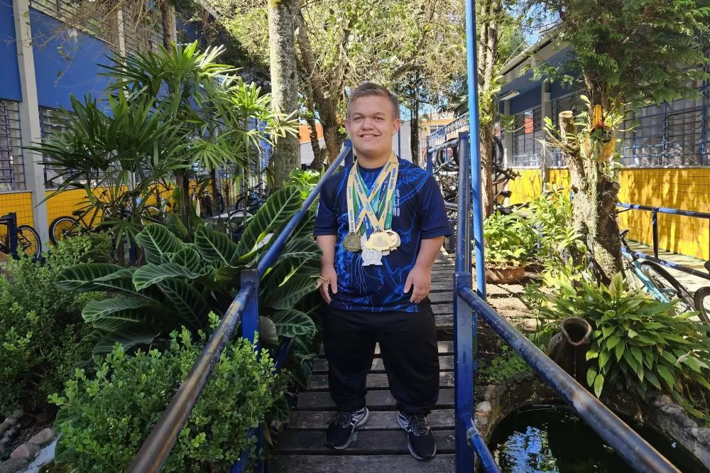 Ouro nos Jogos Paradesportivos, aluno da rede estadual se destaca no parabadminton