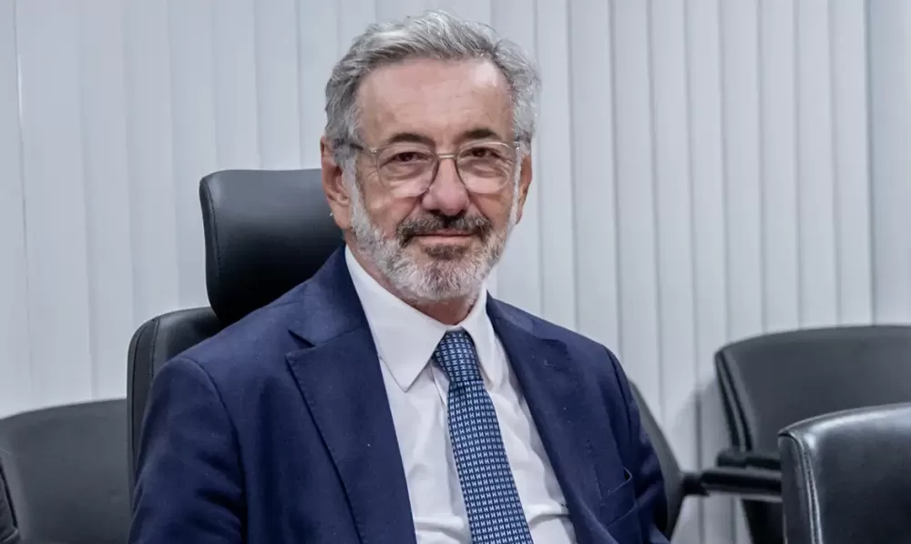 Novo ministro do Desenvolvimento apoia jornada de 40 horas