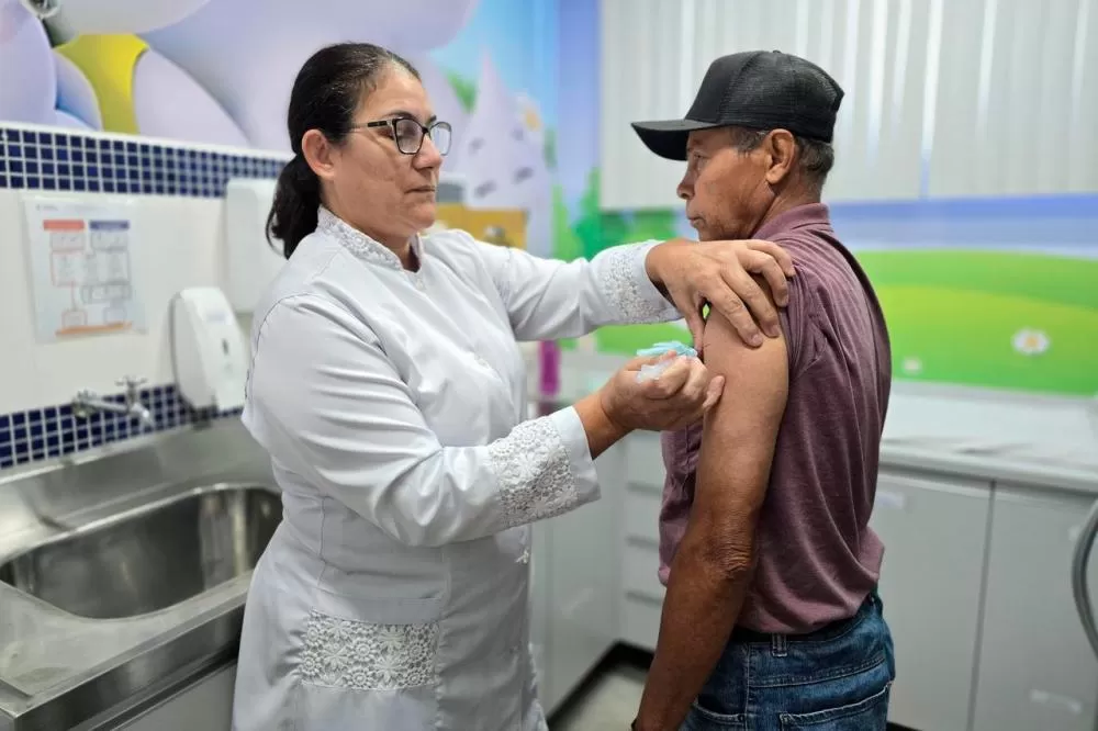 Paraná vacina​ mais de m​eio milhão de pessoas contra influenza e reforça apelo aos grupos prioritários Foto: 17ª RS/SESA