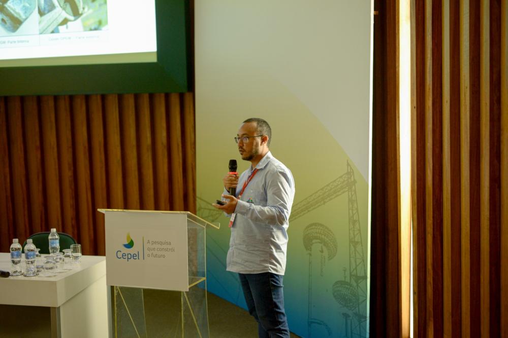 Marcelo Luiz da Silva durante a apresentação do trabalho. Foto: Divulgação/SCSE