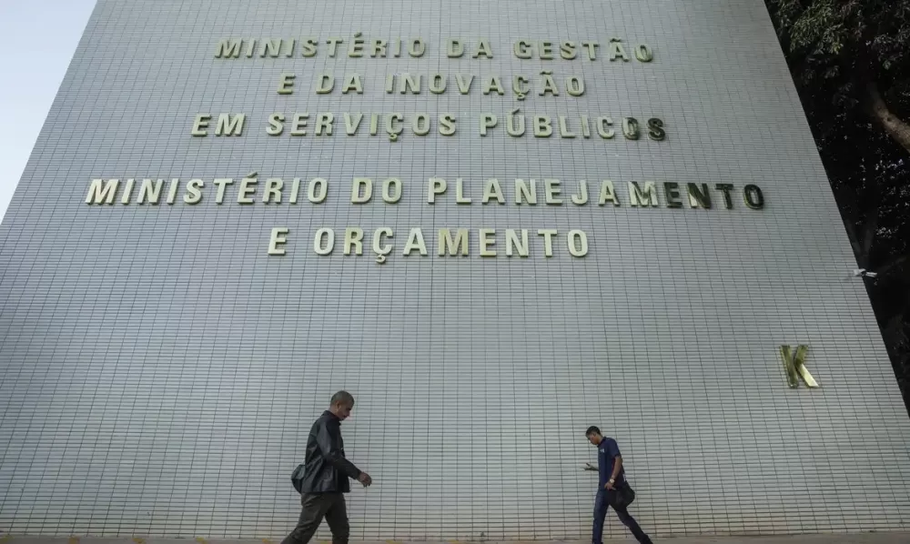 Gasto com pessoal e benefícios fiscais terão limite a partir de 2027