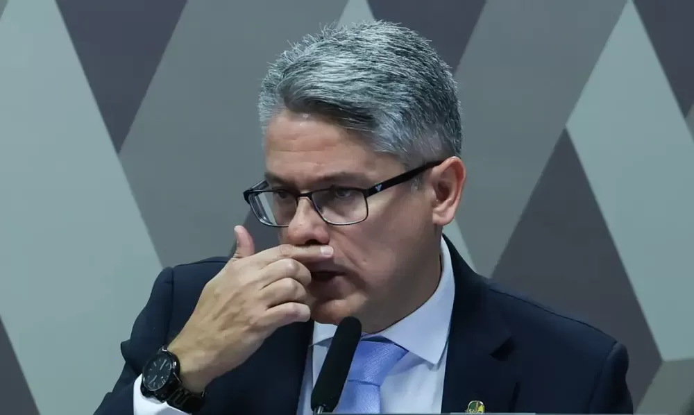 Mendes pede à PGR investigação contra senador Alessandro Vieira