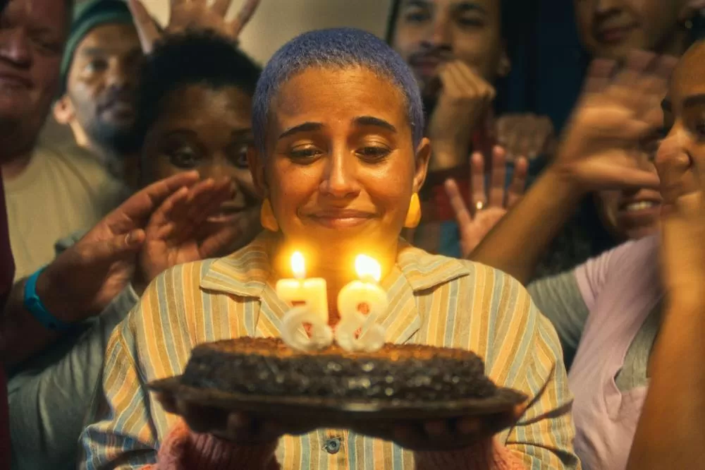 Mais uma boa notícia para o audiovisual paranaense: a produção “Nem Toda História de Amor Acaba em Morte” venceu os prêmios de Melhor Longa-Metragem e Melhor Atriz, pela performance de Gabriela Grigolom, no One Fluid Night LGBTQIA+ Film Festival. O filme 