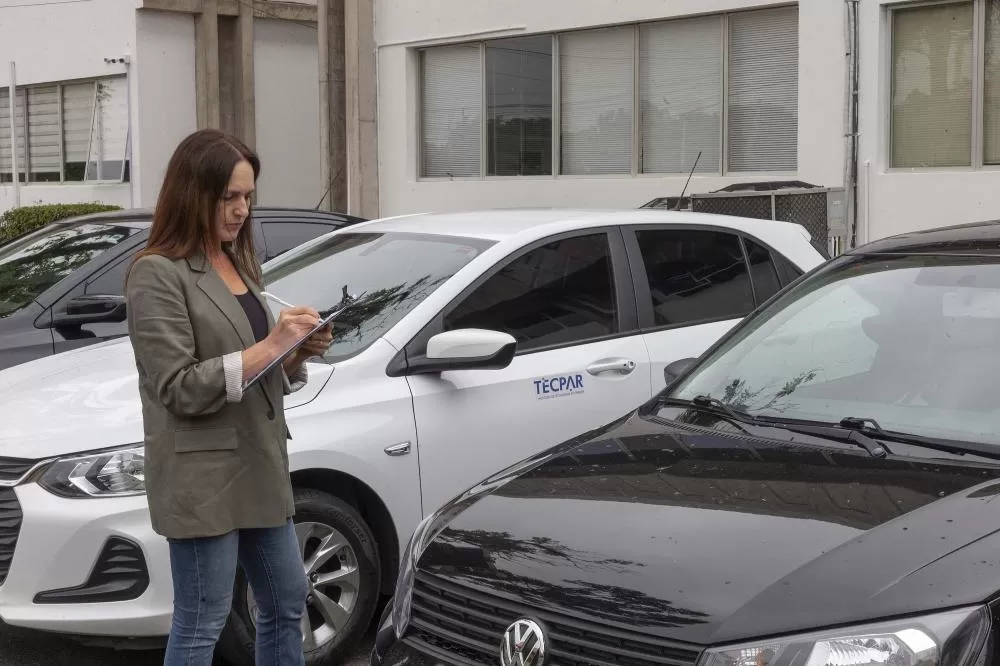 Leila Teresinha Maranho implementa sistema de abastecimento de combustível etanol nos carros do TECPAR Foto: Hedeson Alves/TECPAR