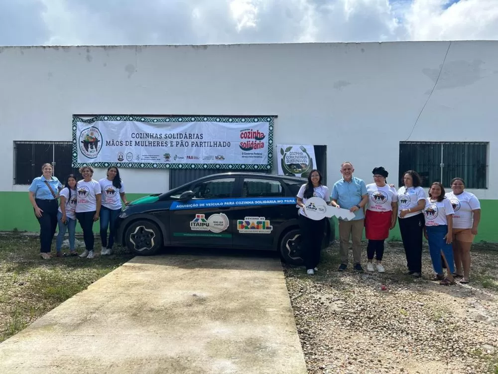 Entrega de veículo realizada em abril. Foto: Divulgação.