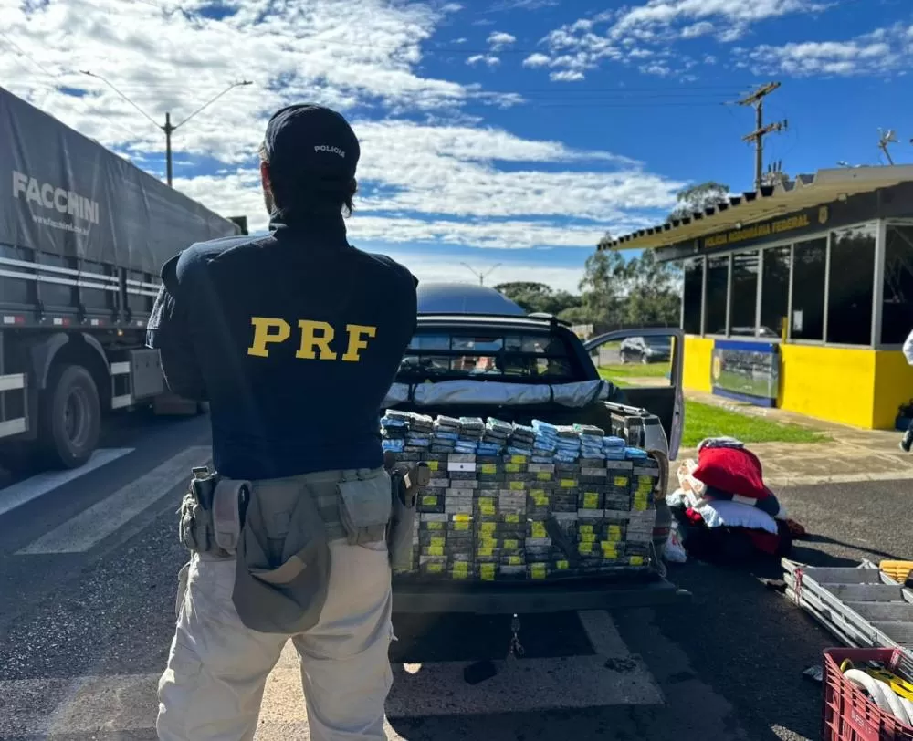 PRF prende mãe e filho com carga milionária de iPhones na BR-277, em Guarapuava (PR)