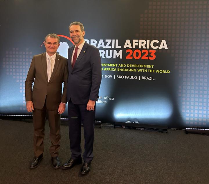 Diretor-geral brasileiro, Enio Verri, e o presidente do Instituto Brasil África, João Bosco Monte. Fotos: Lígia Leite Soares | Itaipu Binacional