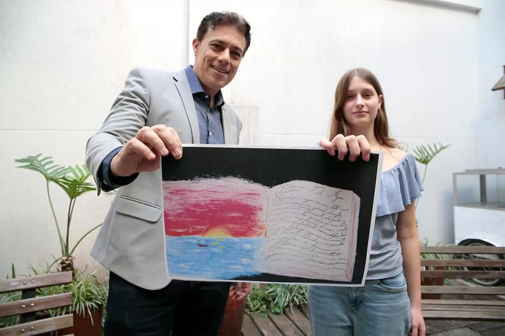 Aluna e diretor do Centro Juvenil de Artes Plásticas são destaque em concurso internacional