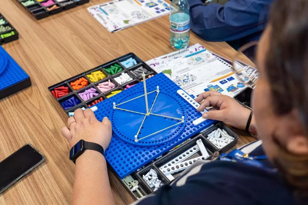 Estado adquire 120 kits para ensino de Matemática a alunos com deficiência visual