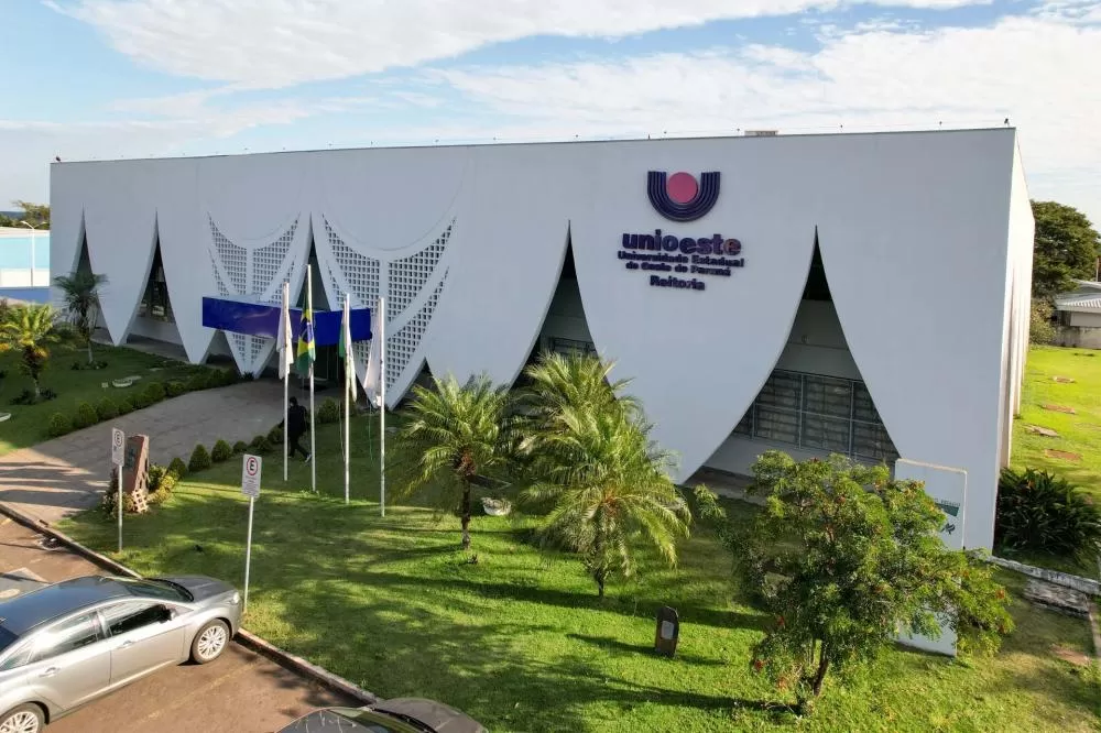 Unioeste abre seleção para contratação de profissionais com salários de até R$ 7,6 mil