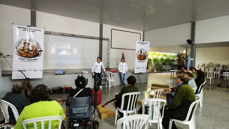 Iniciadas as aulas do projeto “Vovô Violeiro”; ainda há vagas disponíveis