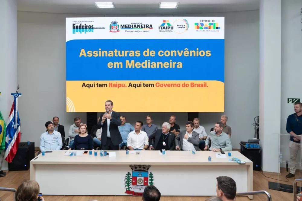 Diretor-geral brasileiro de Itaipu discursa na solenidade de anúncio dos investimentos na região lindeira. Fotos: Sara Cheida/Itaipu Binacional.