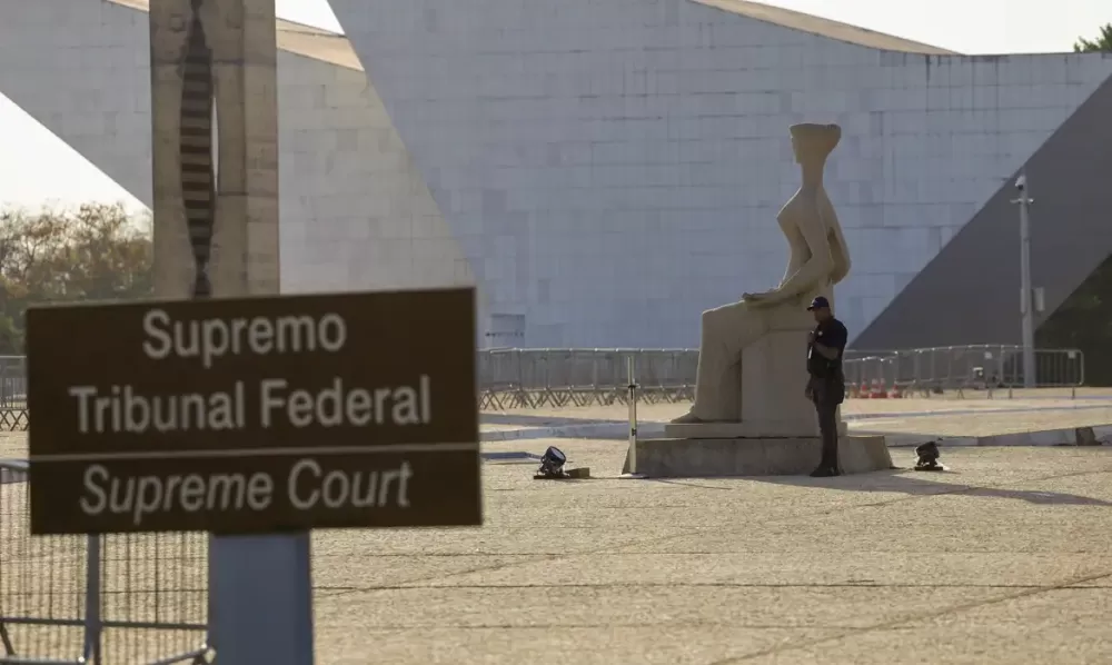 O Supremo Tribunal Federal (STF) decidiu nesta quarta-feira (3) derrubar a regra da reforma de previdência de 2019 que fixou idade mínima para aposentadoria especial de trabalhadores que exercem atividades com exposição a agentes nocivos à saúde. Entre el