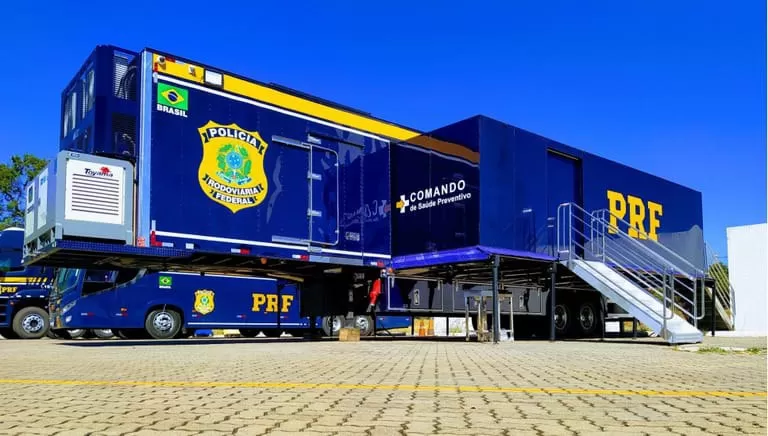 Carreta da Saúde da PRF leva atendimento gratuito a motoristas no Paraná