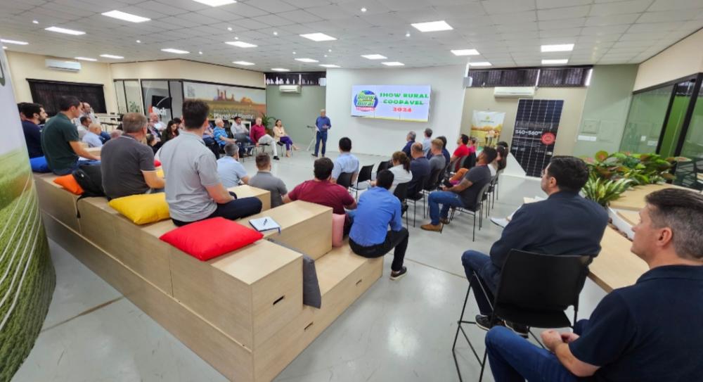 Coordenadores de área reunidos nesta semana, no Espaço Impulso