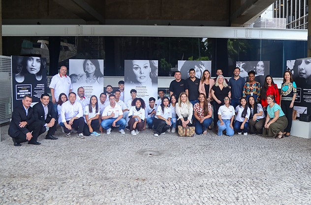 A exposição “Feminicídio: um crime contra a equidade” pode ser vista pelo público na calçada da Fiesp. Imagens voltadas à sensibilização contra a violência