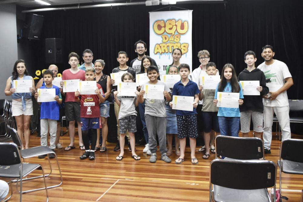 Entrega de certificados a alunos de Informática Básica e 11 de Confecção de Bolsas com Garrafa Pet ocorreu na tarde de quinta (23), na sede do equipamento público