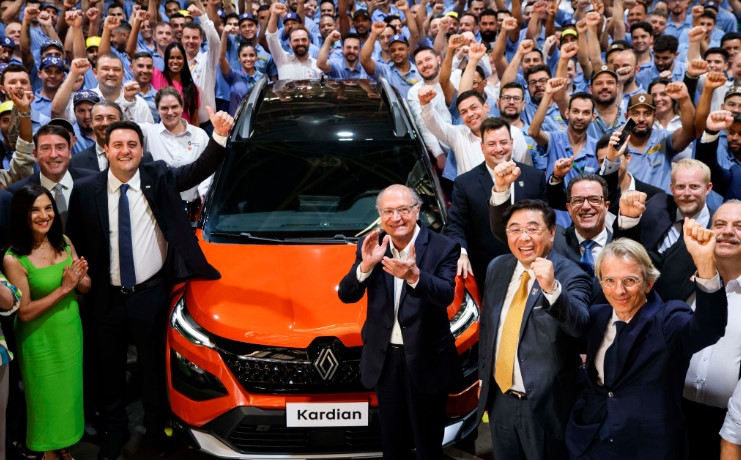 Renault celebra 25 anos no Paraná com investimento de R$ 2 bilhões para novo SUV Foto: Jonathan Campos/AEN