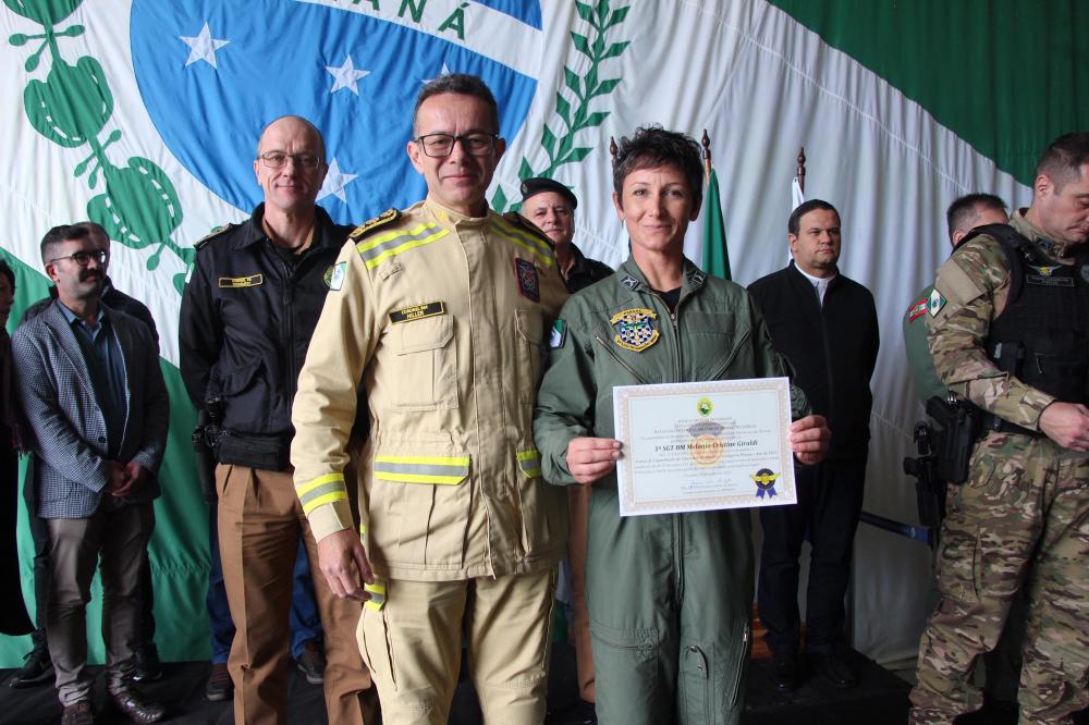 Com participação feminina inédita, unidade aérea da PM forma novos operadores aerotáticos Foto: PMPR